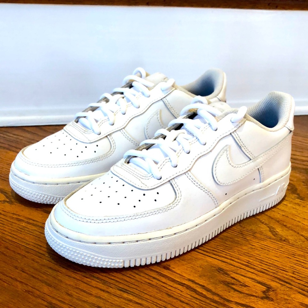 Nike Air Force 1 '07 Size 4.5Y unisex - in Preloved Condition!!